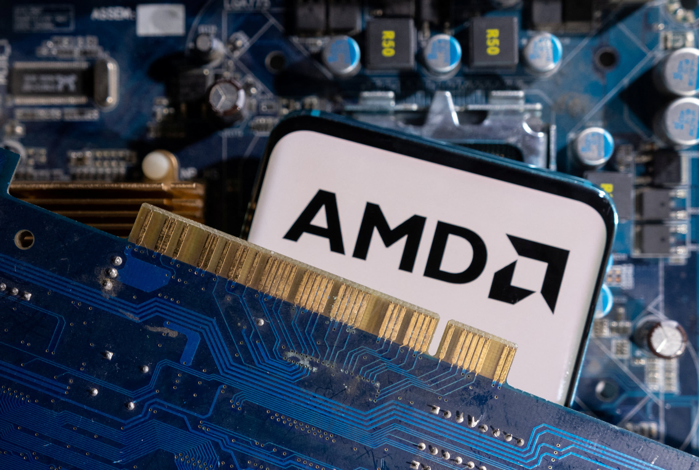 AMD reportedly hits U.S. regulatory roadblock for China-tailored chip