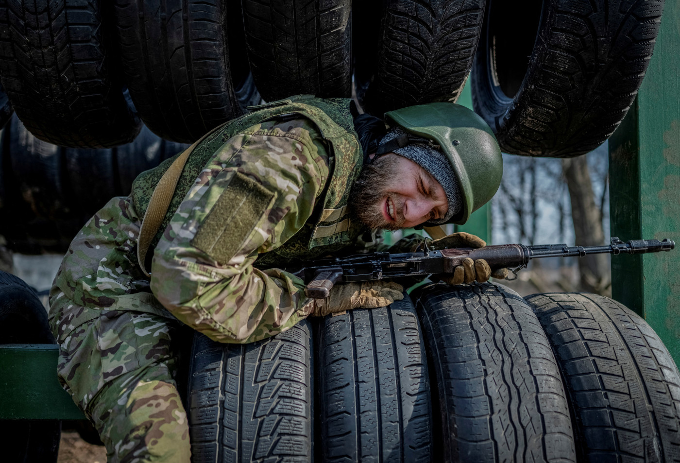 Russia takes more ground in east Ukraine but loses another ship at sea