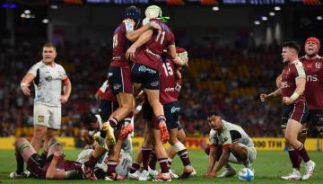 Super Rugby Pacific: Queensland Reds survive late charge to inflict first defeat on Chiefs