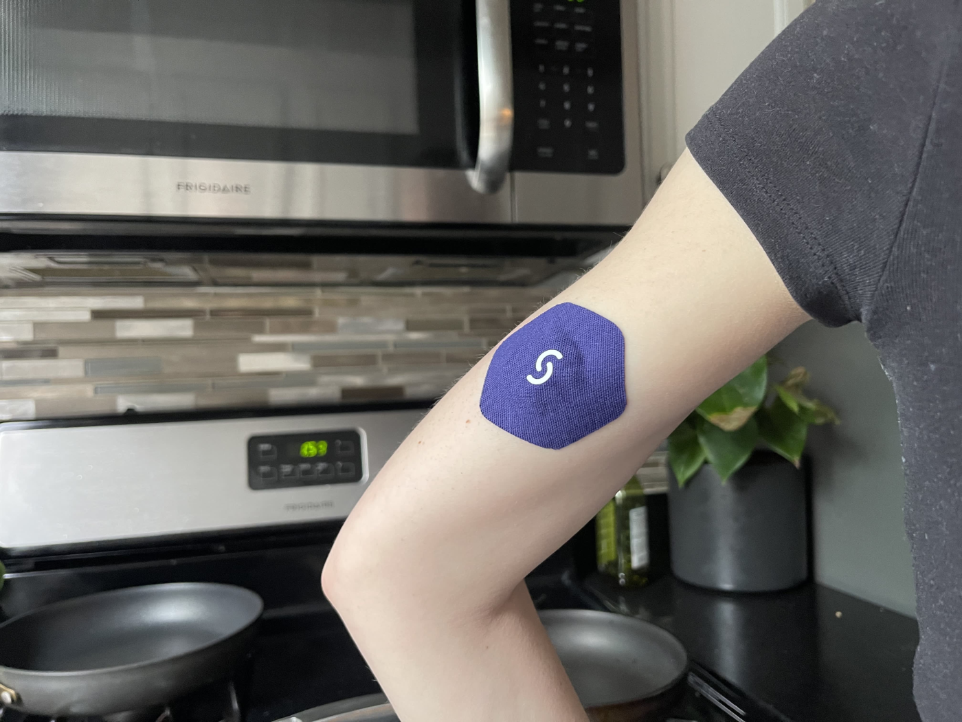 Signos uses a glucose monitor patch and AI to help you eat healthier. Here's what it's like