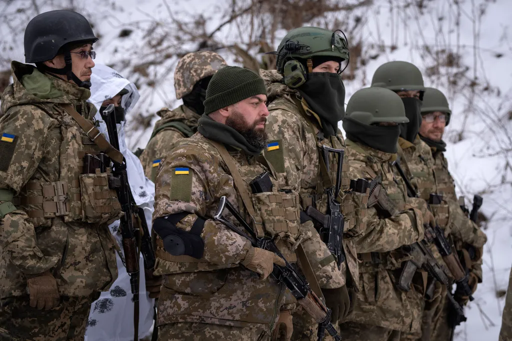 Anti-Putin paramilitaries claim incursion into Russia from Ukraine