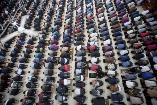  PHOTOS: Muslims around the world observe holy month of Ramadan with prayer, fasting