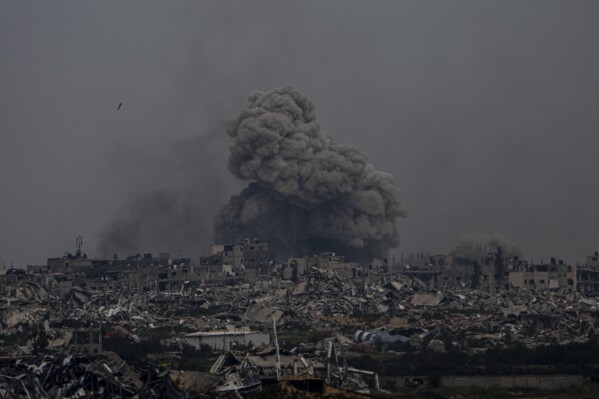 Israel launches another raid on Gaza’s main hospital, charging that Hamas has regrouped there