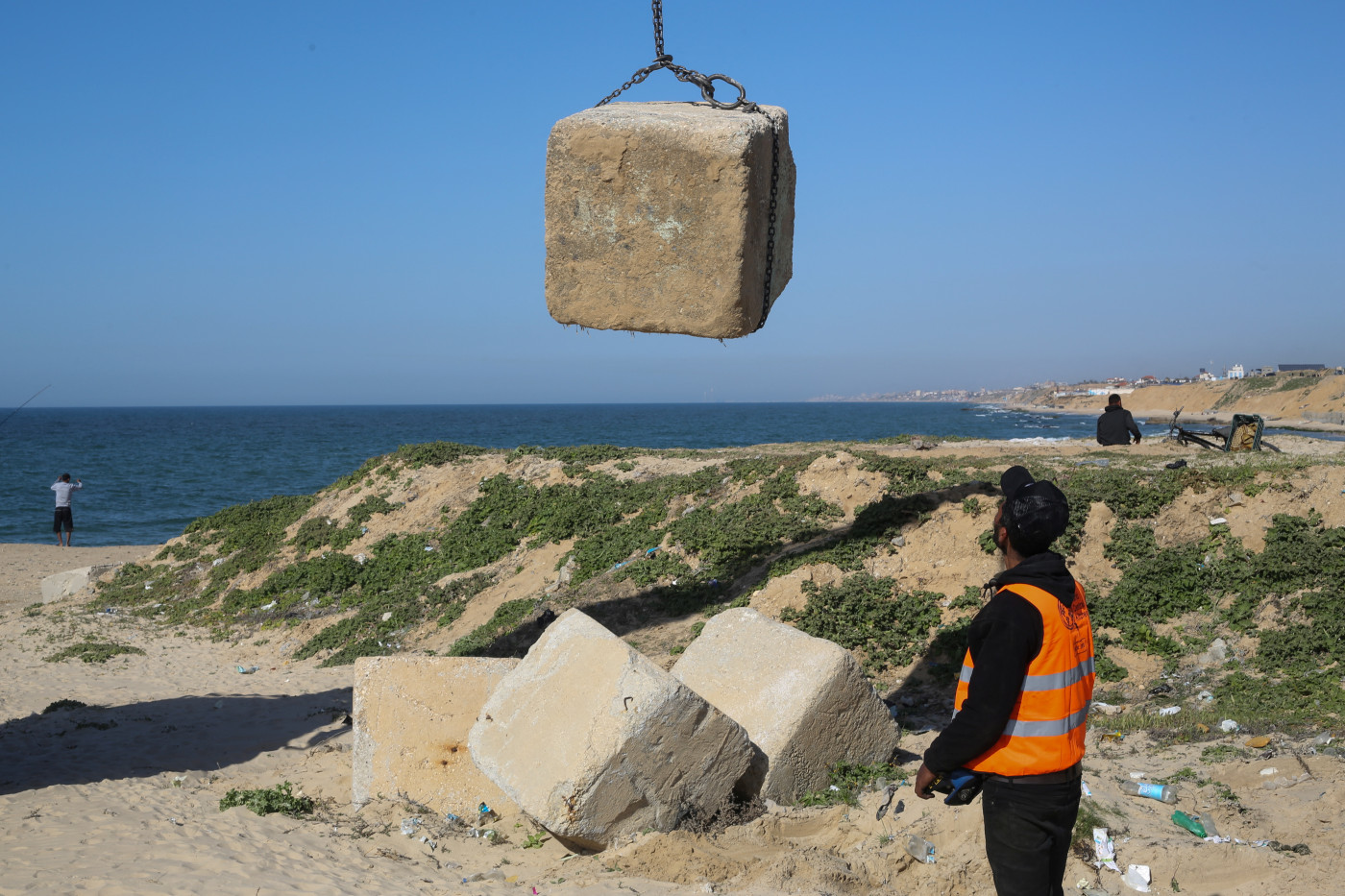 Watching the watchdogs: Piers, airdrops, and mediagenic spectacles in Gaza