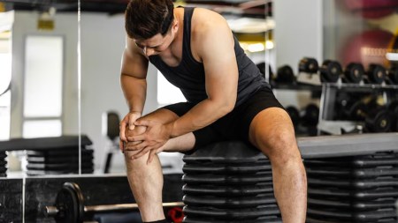 Experience knee pain after weightlifting? Here’s why it’s happening and what to do about it