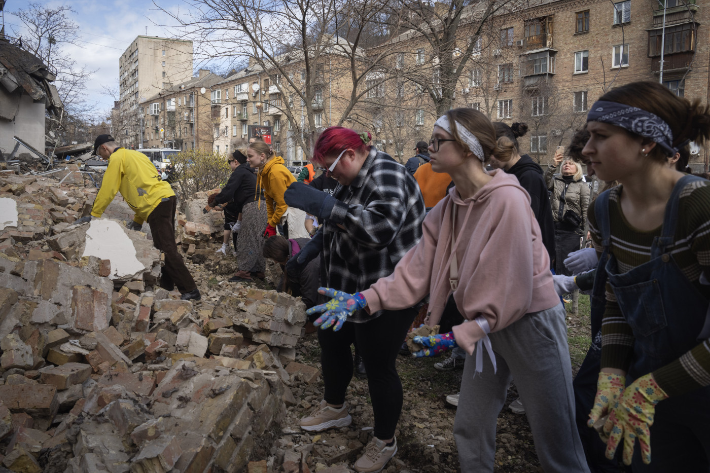 Zelenskyy fires aides in reshuffle, Russia launches air attack at Ukraine