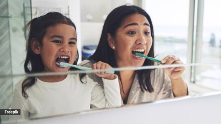 Is brushing enough to maintain complete oral hygiene? This is what a dentist says