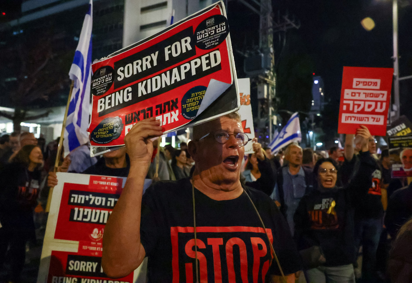 Thousands of Israelis protest against government, urging captive deal