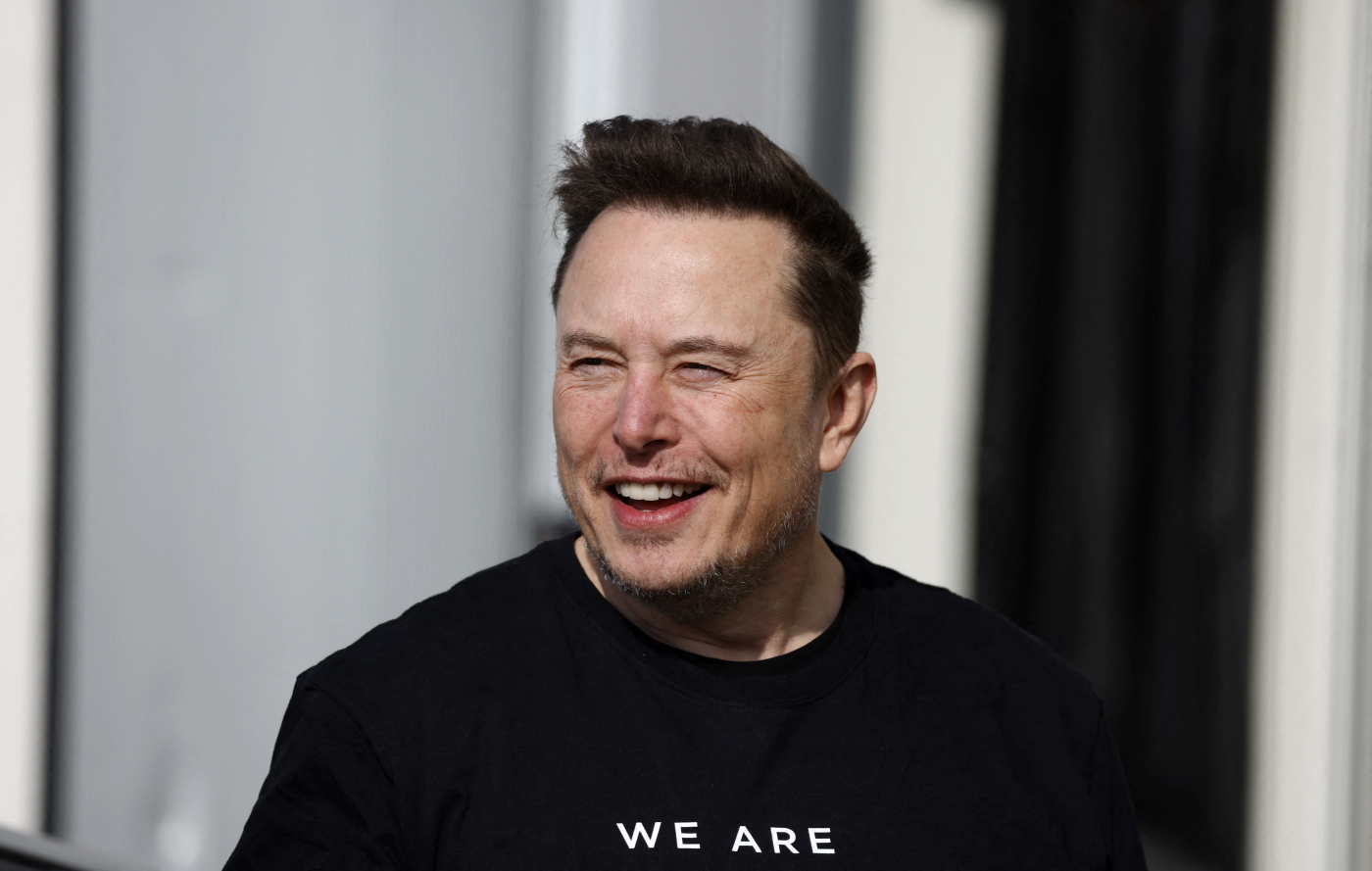 Elon Musk is keeping investors' dreams of a Tesla robotaxi alive