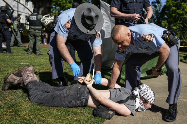 As some universities negotiate with pro-Palestinian protestors, others quickly call the police