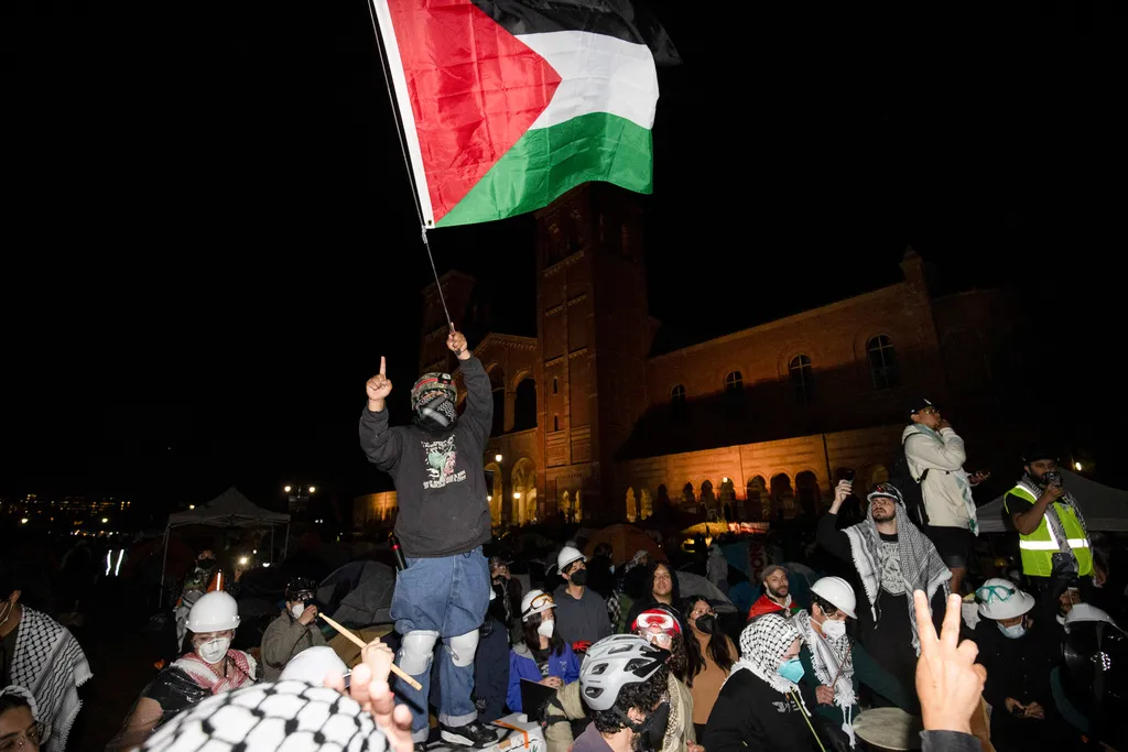 Tensions high at UCLA as police order pro-Palestinian protesters to leave