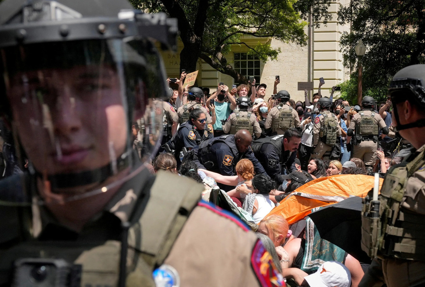 In Texas, pro-Palestine university protesters clash with state leaders