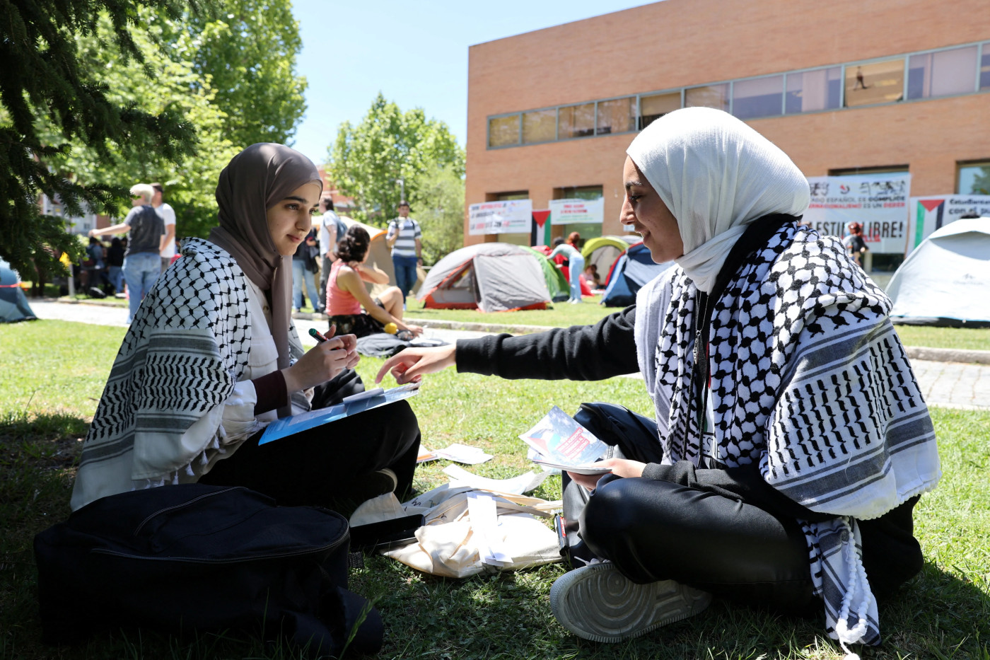 Support from lecturers and no arrests as Spanish students protest for Gaza