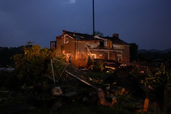 Tornadoes tear through southeastern US as storms leave 3 dead