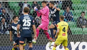 Football: Wellington Phoenix secure scoreless draw against Melbourne Victory in A-League semi-final opener