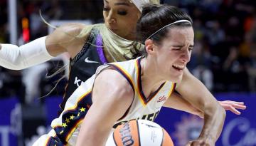 Basketball: College superstar Caitlin Clark encounters WNBA reality in Indiana Fever's opening loss to Connecticut Sun