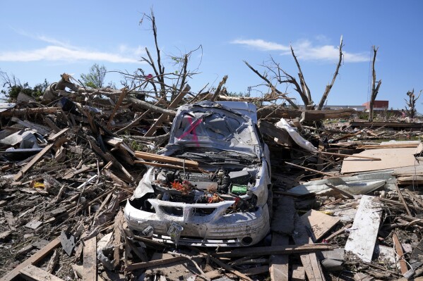 More severe weather forecast in Midwest as Iowa residents clean up tornado damage