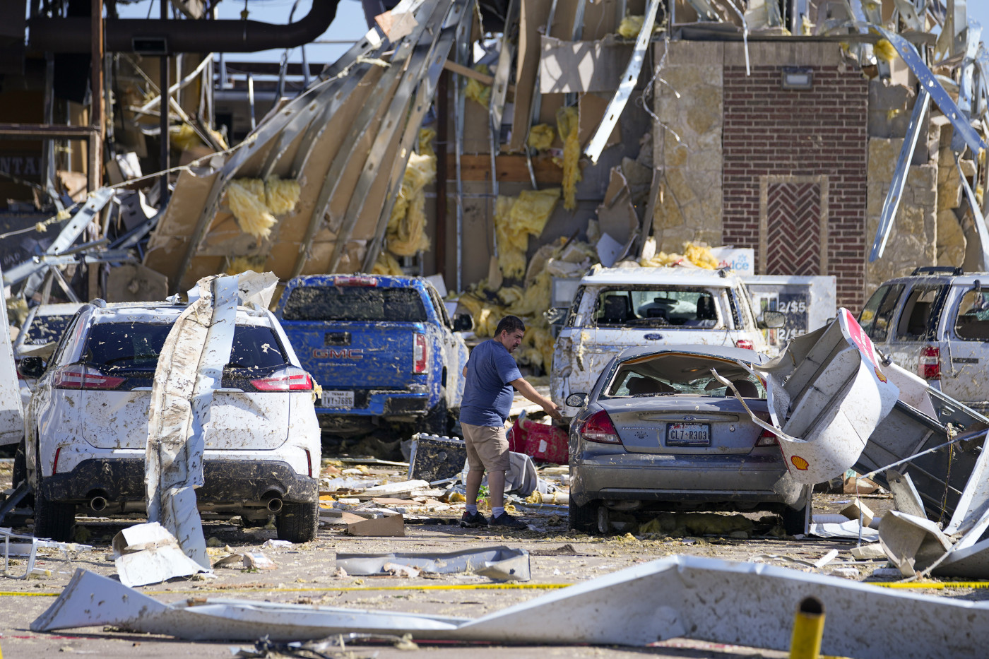 Death toll rises to 21 after storms sweep across several US states