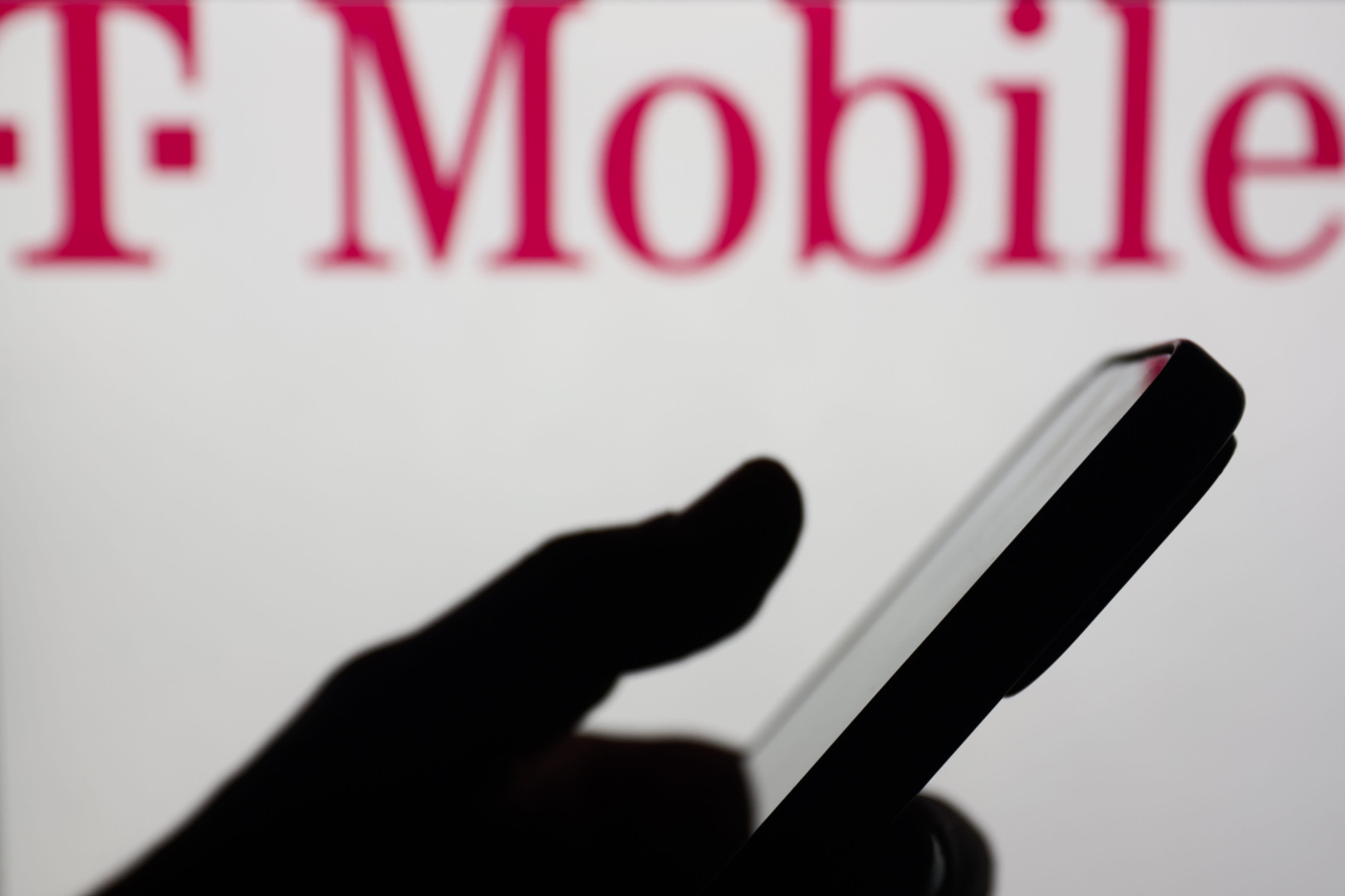 U.S. Cellular shares surge after announcing $4.4 billion T-Mobile sale