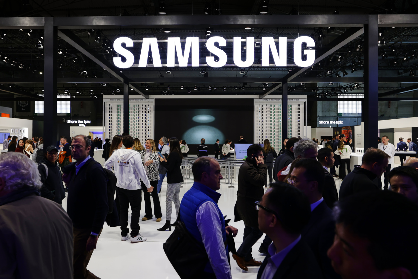 Samsung faces probe after two chip workers exposed to radiation, authorities say