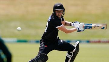 Cricket: White Ferns wicketkeeper Bernadine Bezuidenhout hangs up gloves on international career