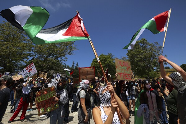 Police with batons approach Israel-Hamas war protesters at UC Santa Cruz