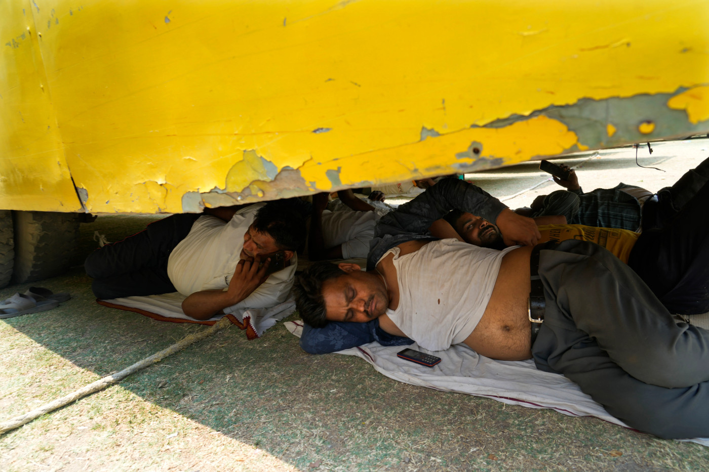 Heatstroke kills 33 polling staff in a state on last day of India election