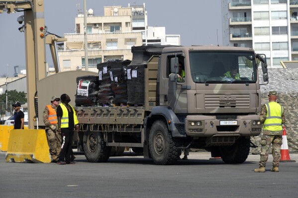 Gunfire, lawlessness and gang-like looters are preventing aid distribution in Gaza, an official says