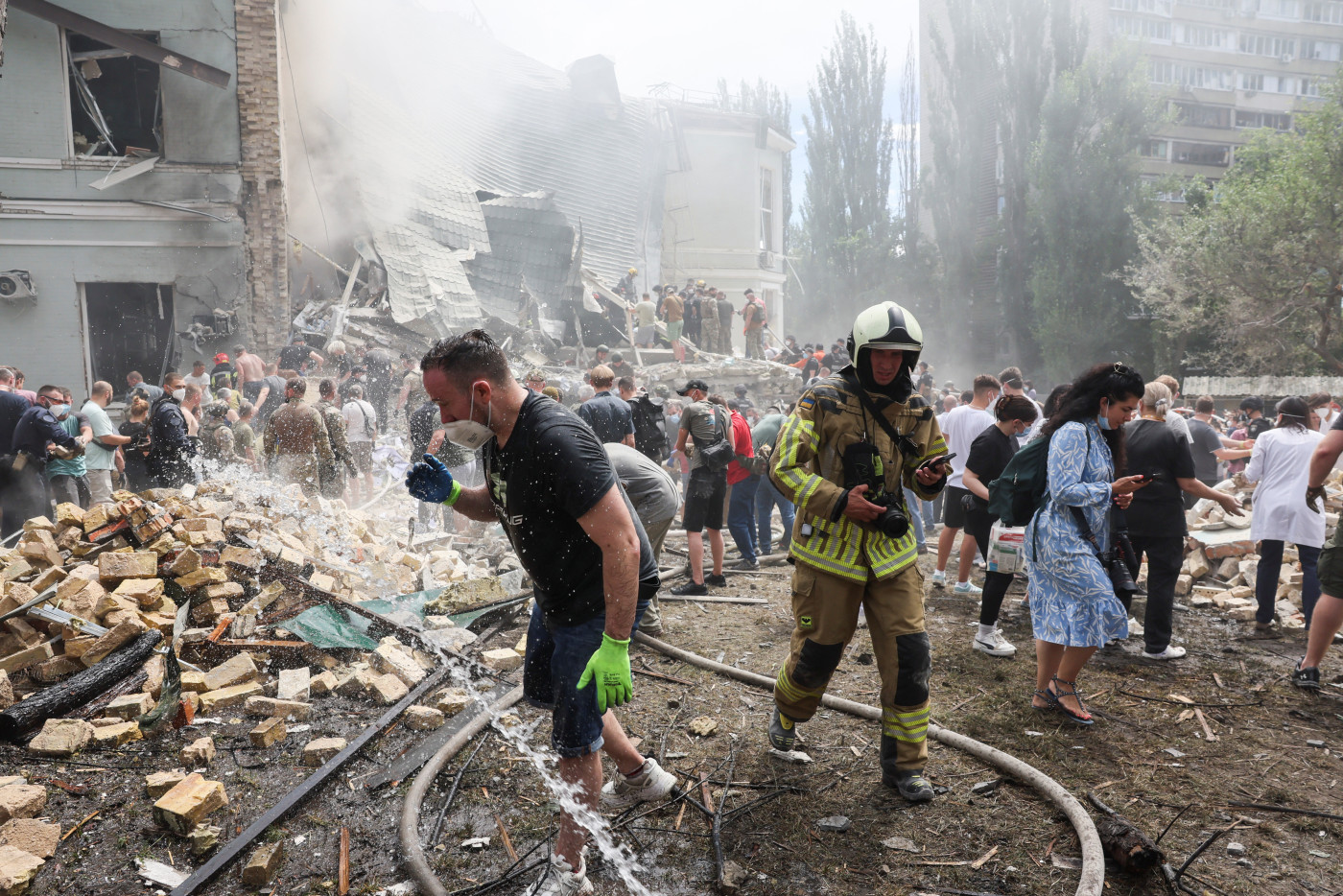 Kyiv children hospital hit as Russia fires barrage of missiles on Ukraine