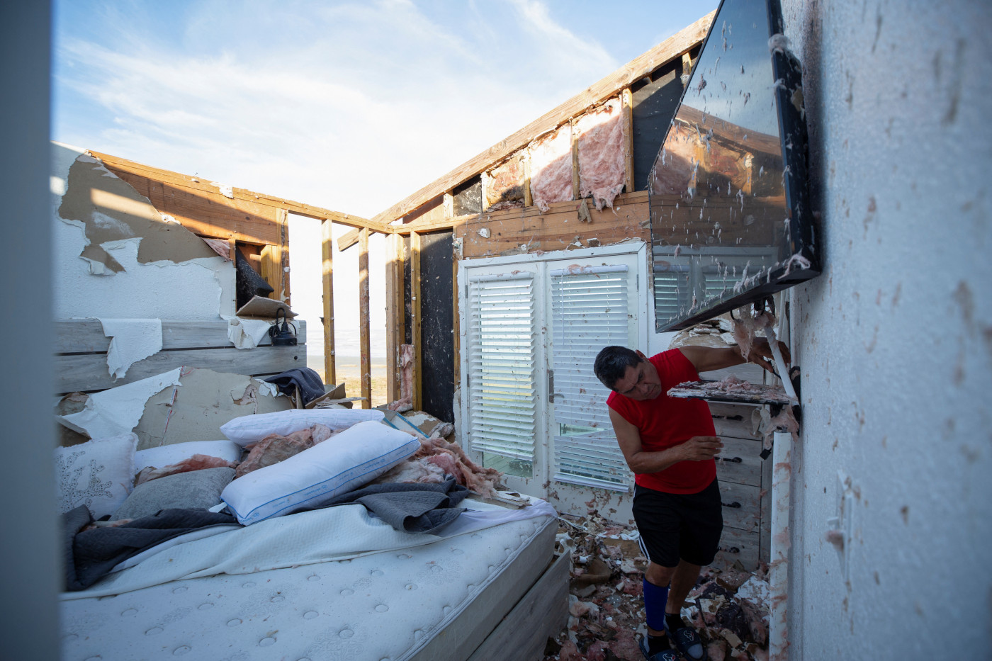 Beryl leaves trail of destruction as several US states face flooding threat