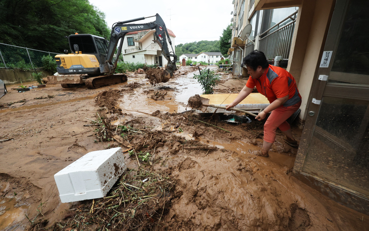 Four killed as heavy rains pound South Korea