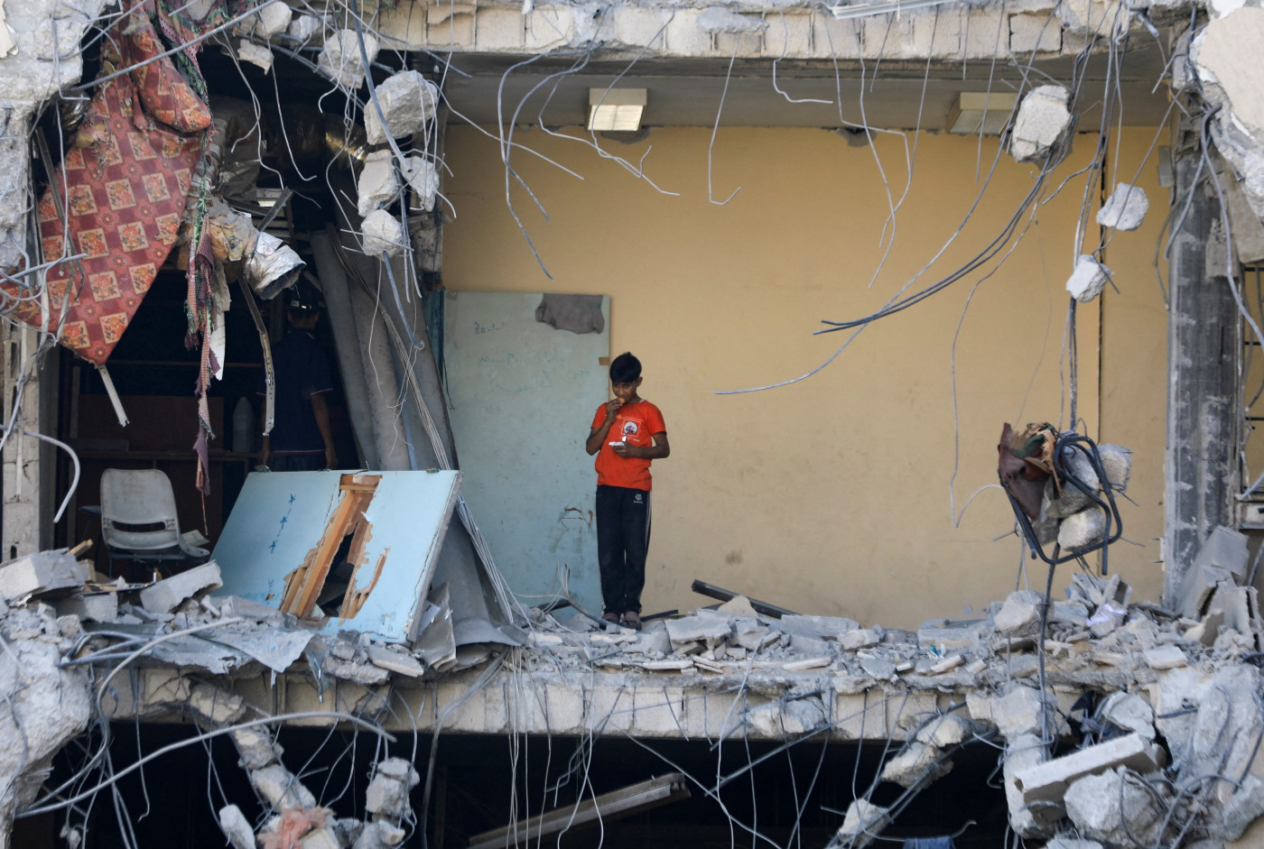 Clearing Gaza rubble could take 15 years, UN agency says