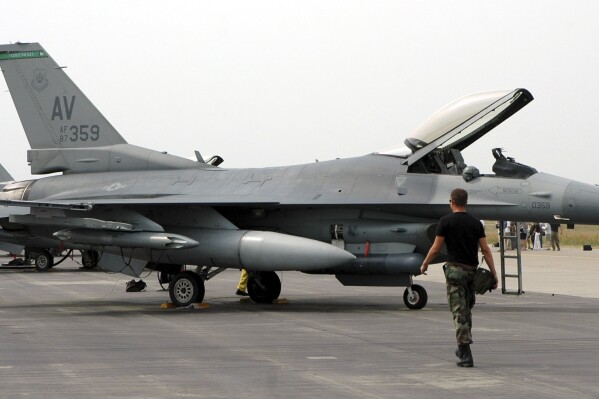 The first 2 of 14 new F-16 fighter jets from the US land in Slovakia