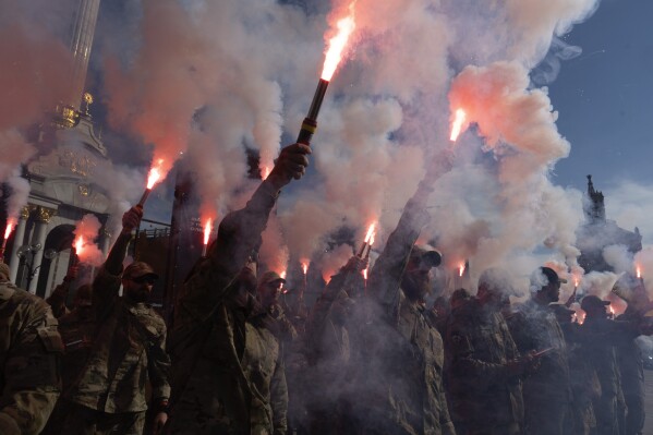 Thousands in Ukraine honor soldiers killed in blast and urge government to get prisoners freed