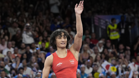 Vinesh Phogat’s disqualification: Wrestlers like Sakshi Malik, Jordan Burroughs say cutting weight is bigger struggle than wrestling on mat