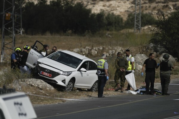 Palestinian militants kill 3 Israeli police in the West Bank