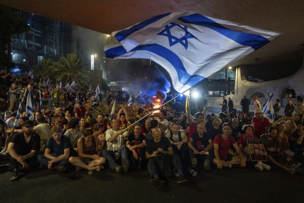 Could mass protests in Israel over the hostages persuade Netanyahu to agree to a cease-fire deal?