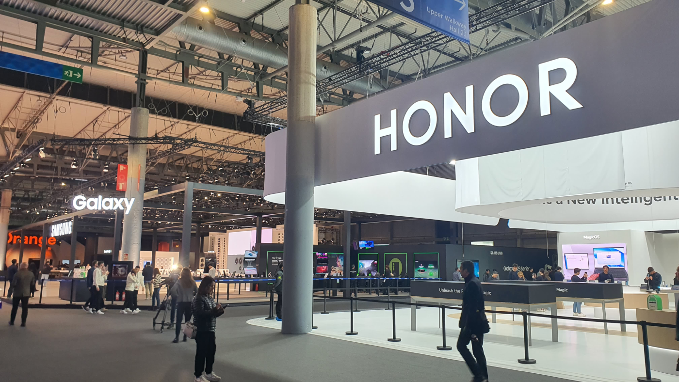 Honor looks to get ahead of Apple in China with its own AI assistant