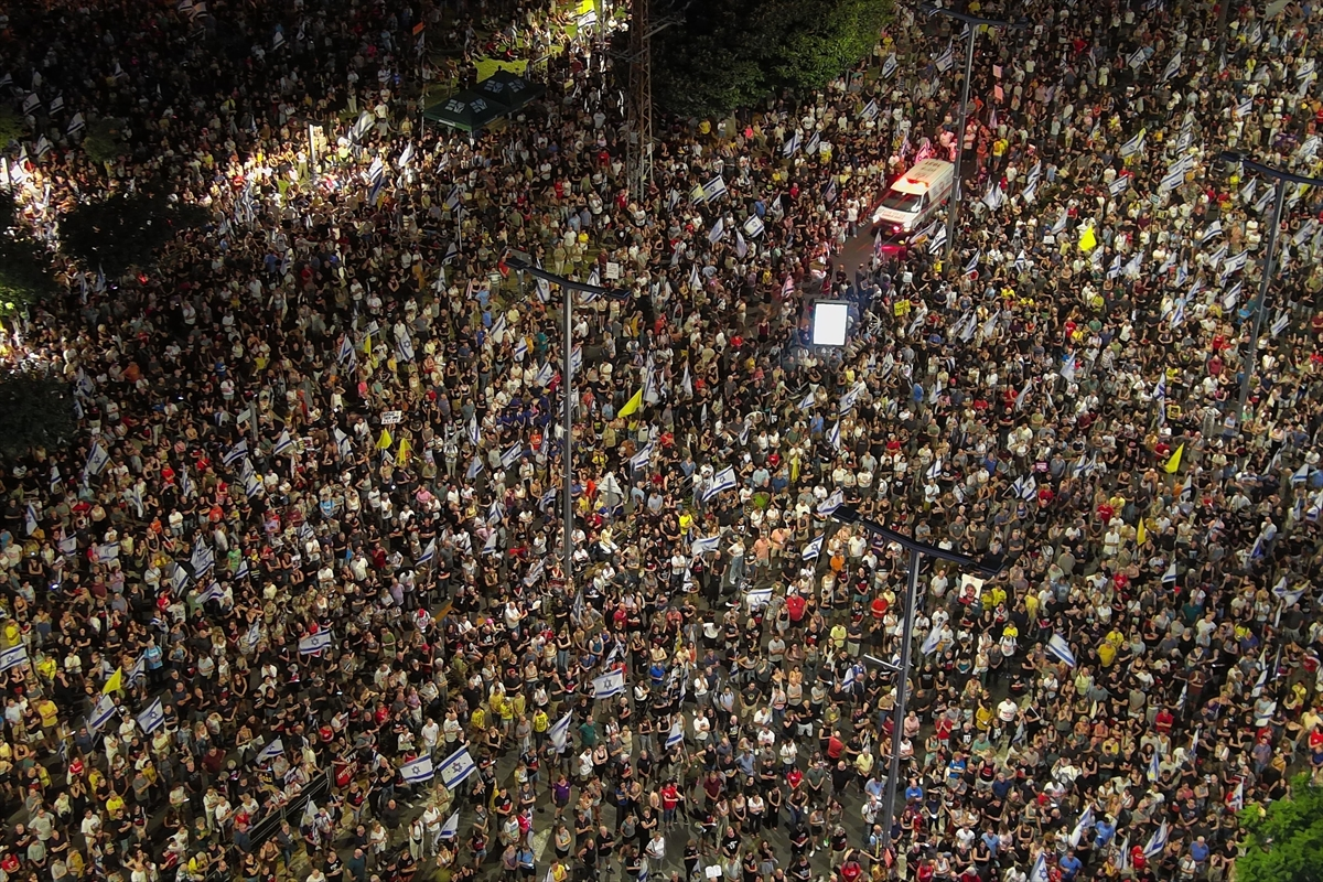 Israeli protesters bring Tel Aviv to a halt, demand deal to free captives