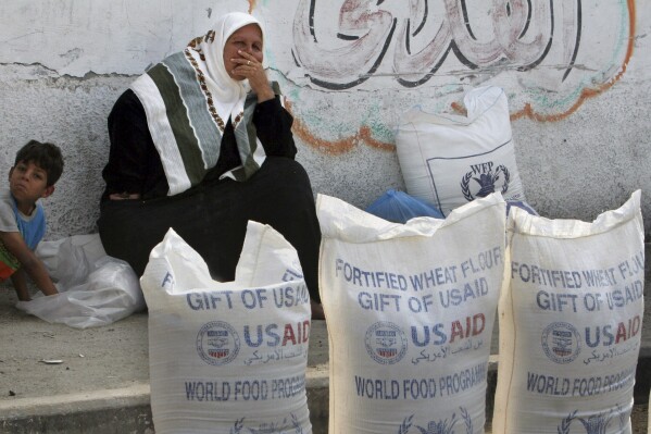 UN food agency intensifies calls for Gaza cease-fire after staff come under fire