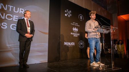 Magnus Carlsen advises against reinstating Russian chess federation at award acceptance speech